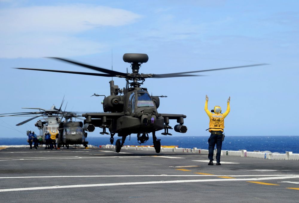 apache-guardian-helicopter-launches-from-aircraft-carrier-getty-532102525.jpg
