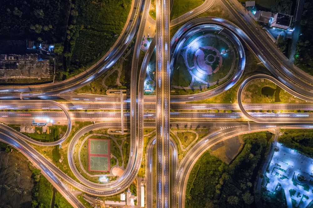 cloverleaf-highway-aerial-getty-692195844.jpg